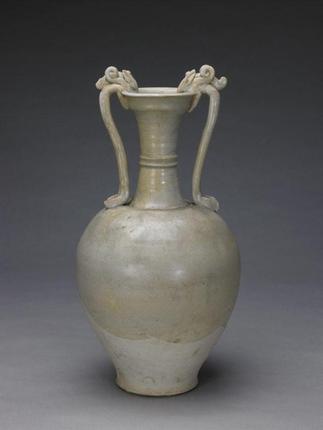  p>唐白釉双龙耳瓶,现藏北京 a>故宫博物院 /a>,唐代文物. /p>