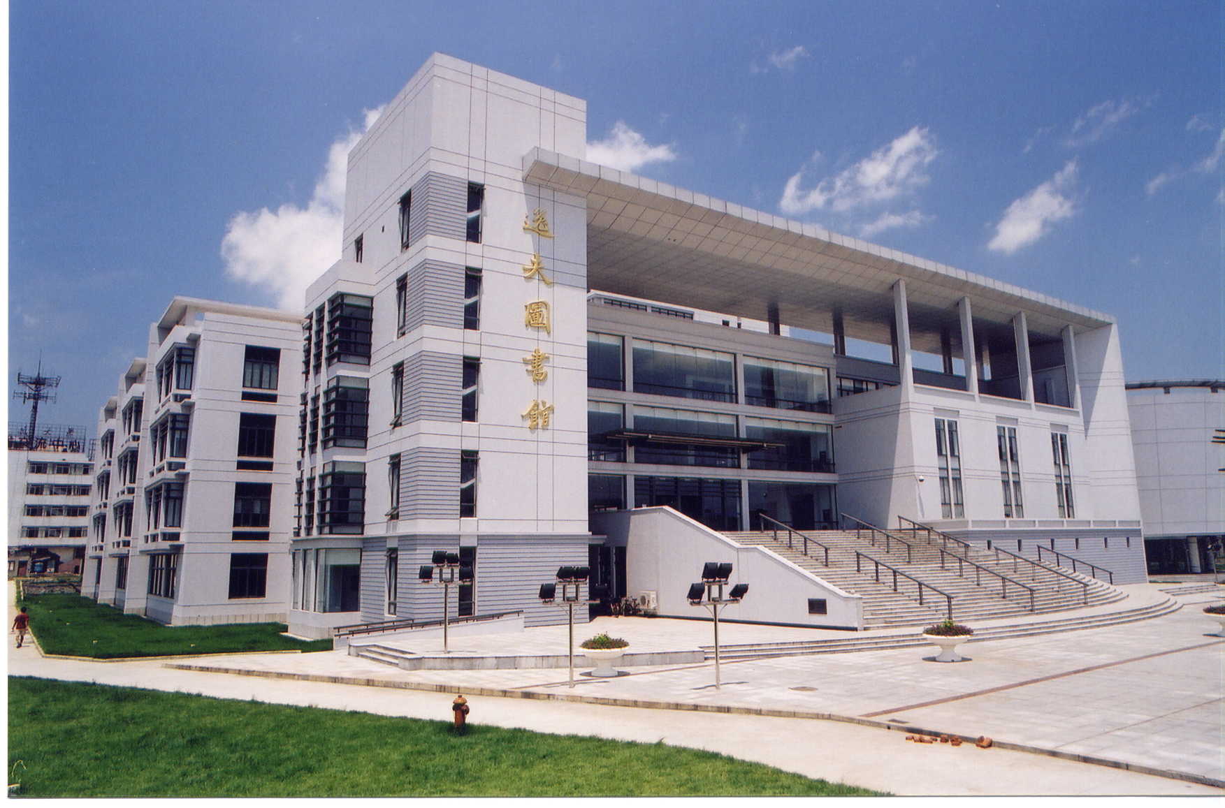  p></p></a>安徽大学创建于1928年,1958年于合肥重建时图书馆同期建立,在用馆