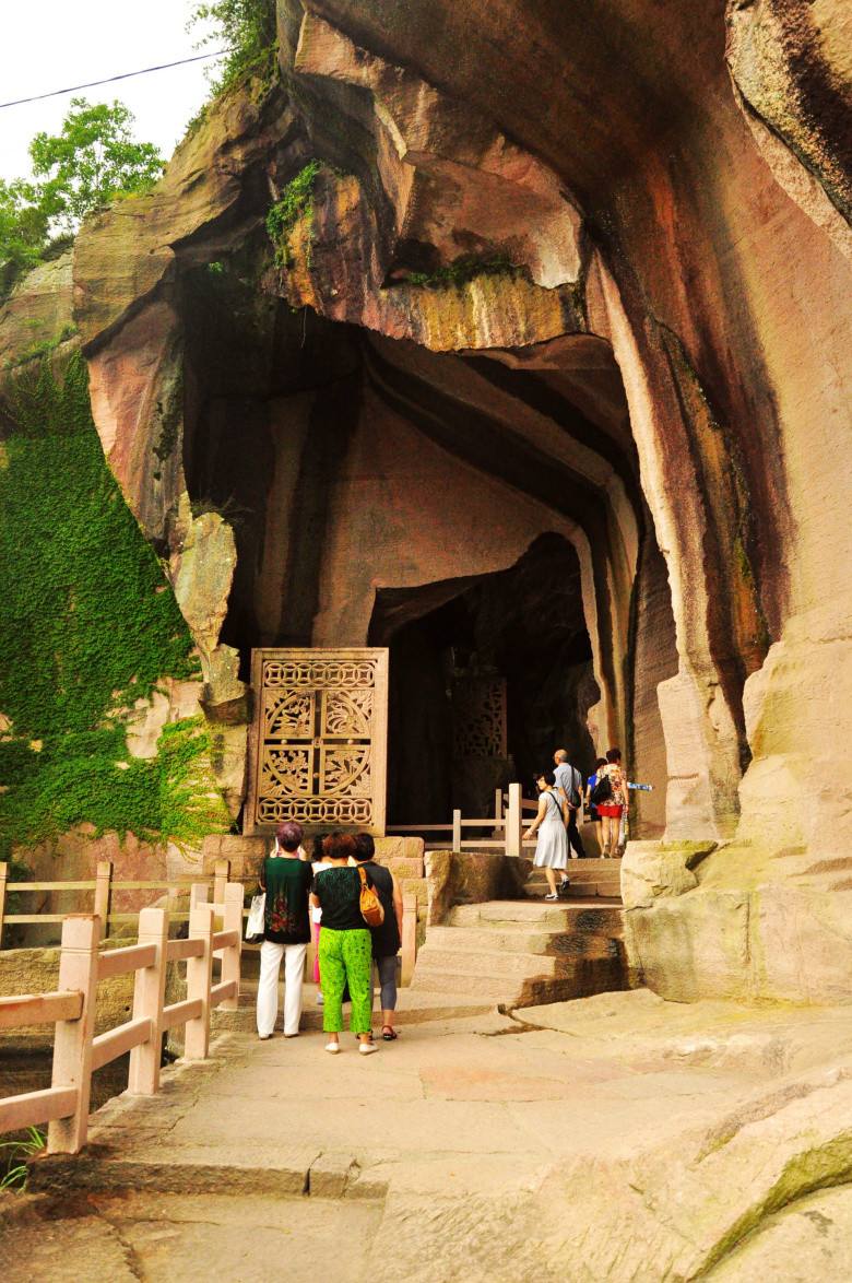  p data-id="gnbctl3vr2">野人洞风景区,位于湖北省十堰市房县,紧邻