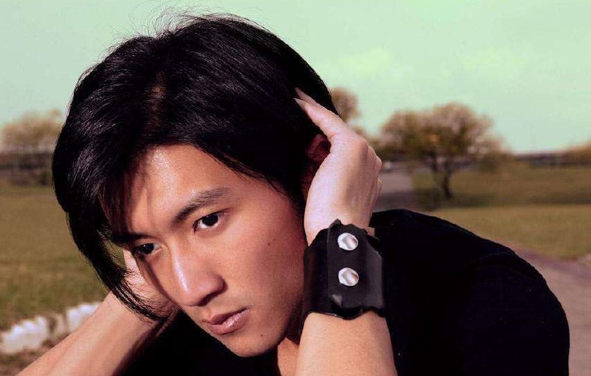  p>《香水》是 a target="_blank" href="/item/谢霆锋/139911" data