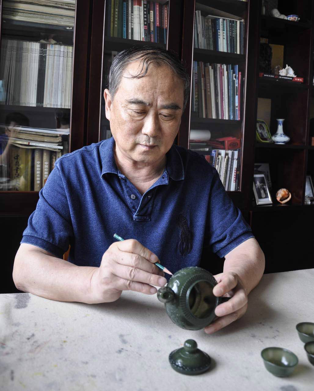 于民,故宫百工造办秉承皇家以玉载史传统,诚邀国家顶级玉雕大师袁广如