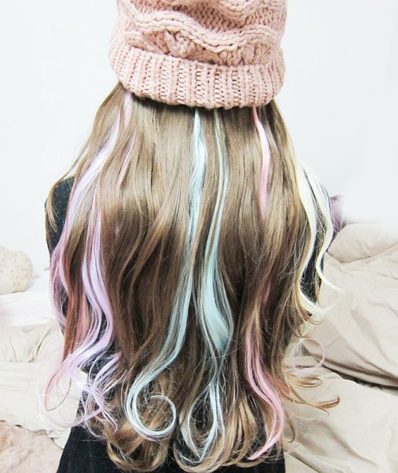 一是指真发丝或者假发发丝通过发片生产工艺生产出的