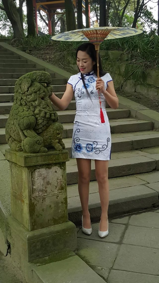  p data-id="gn2qyzwxnz">《酒城雨巷》是黄跃蓉演唱的歌曲,由卜庆振