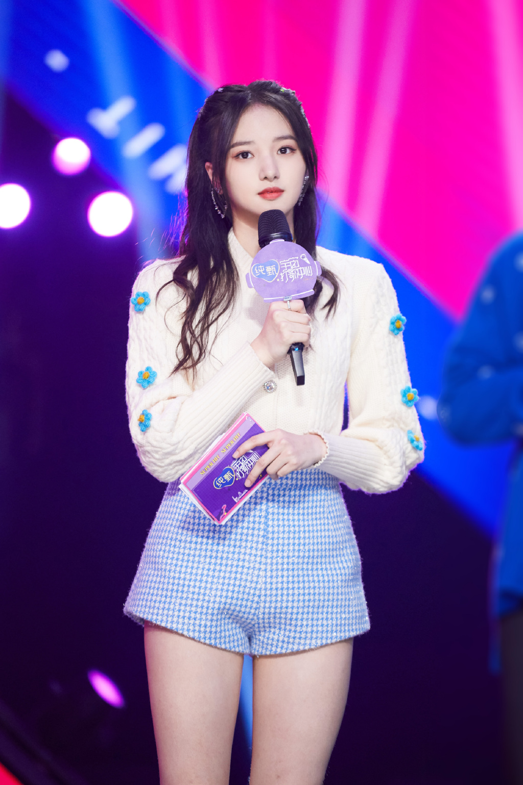  p data-id="gnwy228i0f">陈昕葳(vivi),2001