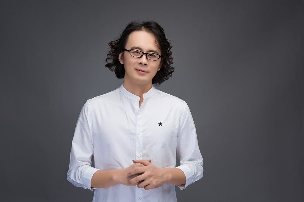 krx">唐磊,1978年7月18日出生于广西壮族自治区桂林市,毕业于济南大学