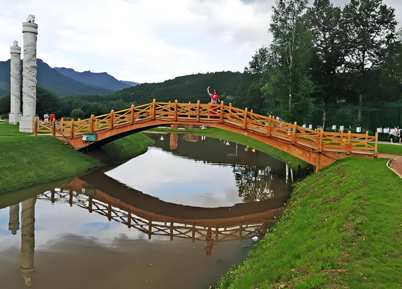  p data-id="saiwetgluzjz">伊春市九峰山养心谷景区地处黑龙江省 a