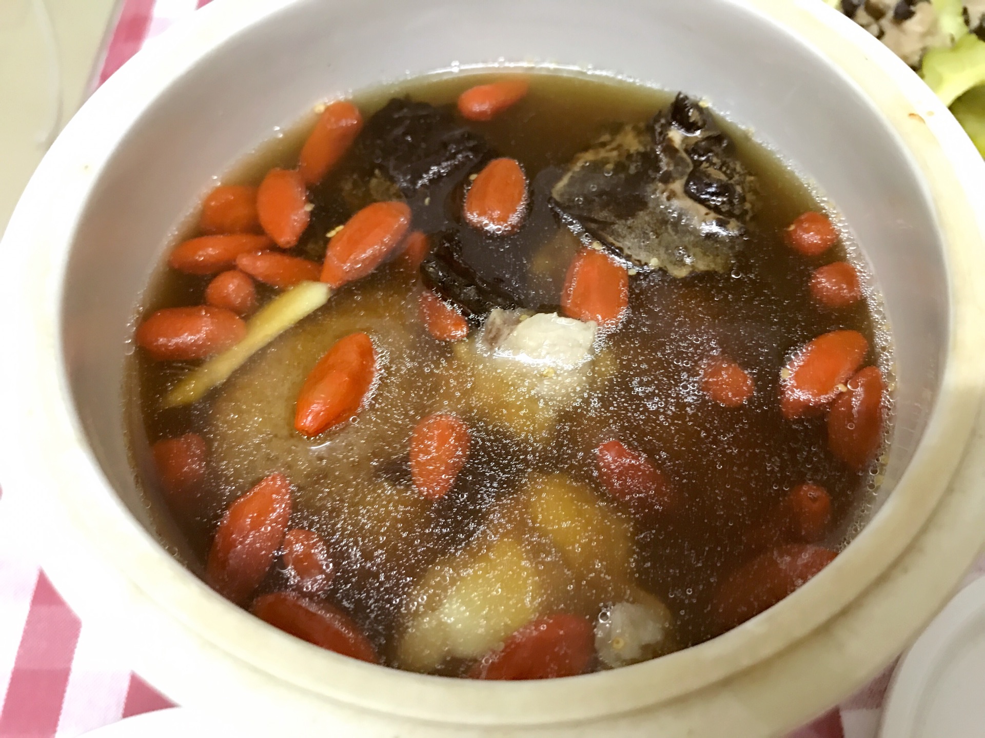 灵芝猴头菇枸杞汤