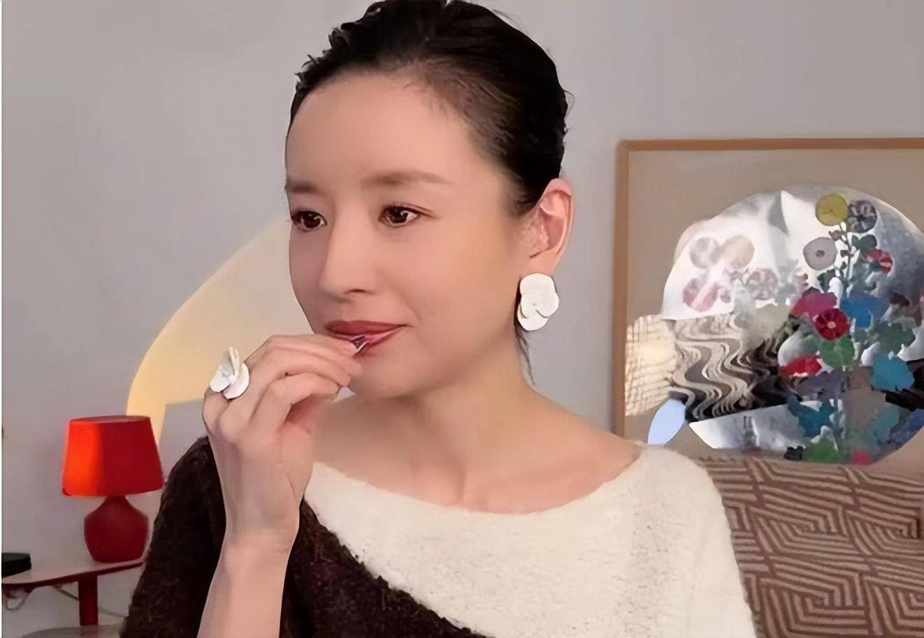 围观过千万，却是钟丽缇_百科TA说