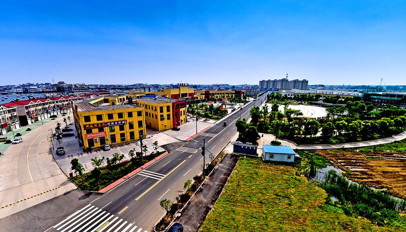  p>秦栏镇位于天长市的最东部,地处皖苏两省,三市(天长,仪征,高邮)