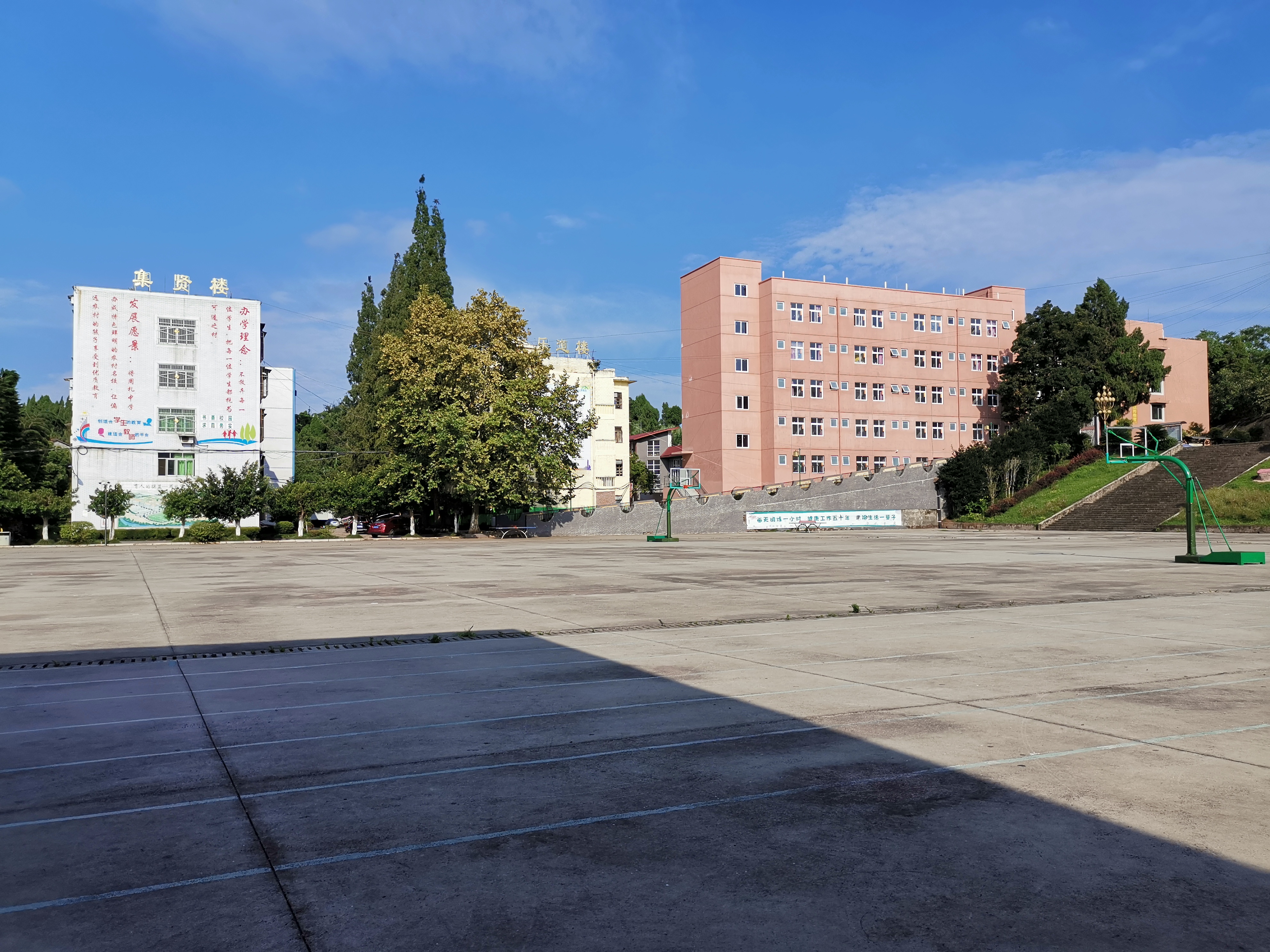  p>四川省安岳县周礼中学位于周礼场镇西北角,距老场镇三华里.