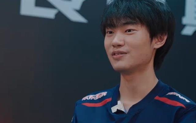 卓定(游戏id:knight),2000年5月22日出生于