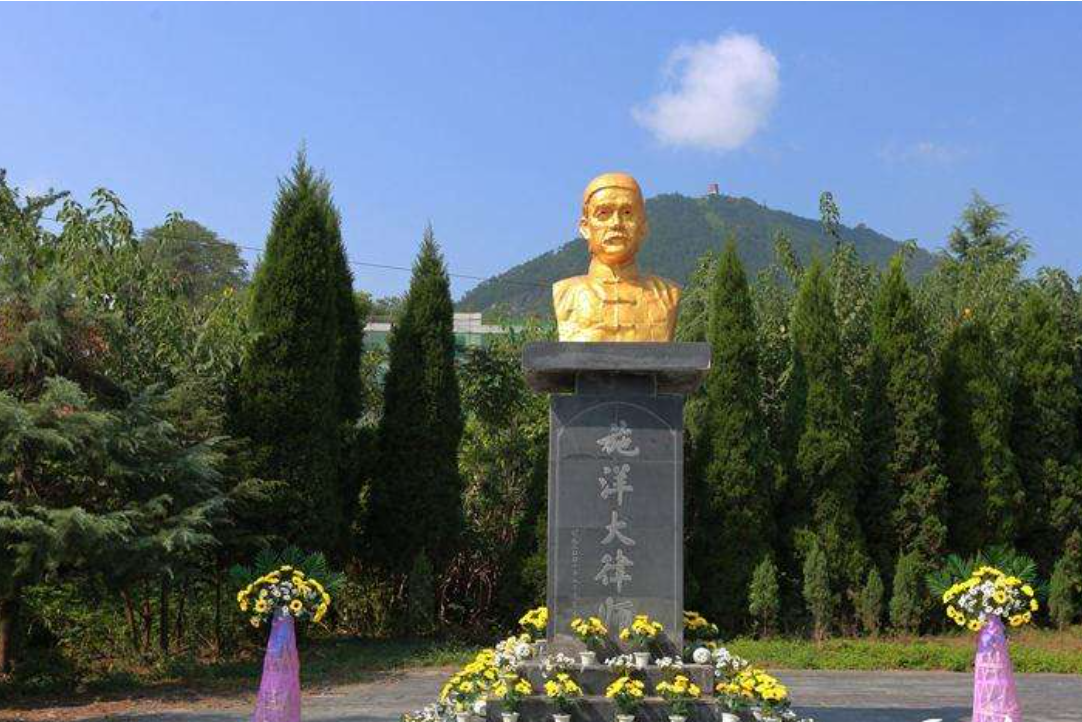  p>施洋烈士故居,在竹山有两处,一处在该县麻家渡镇杨家河桂花树村,另