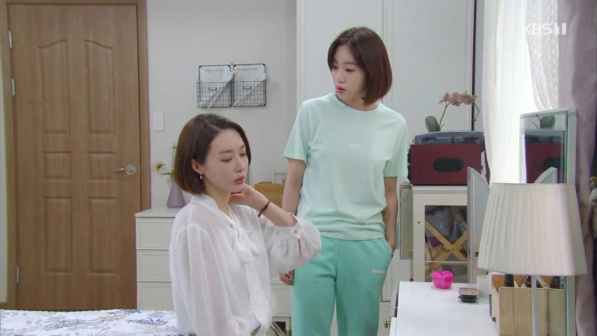 《即使被骗也要做梦》中饰韩多发-站着的