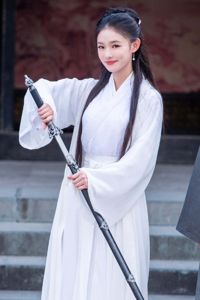 林允