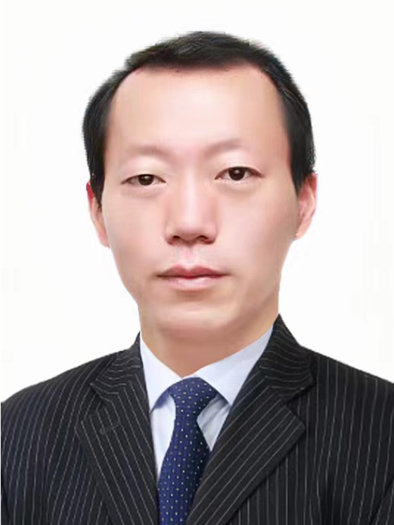 王均,男,汉族,197