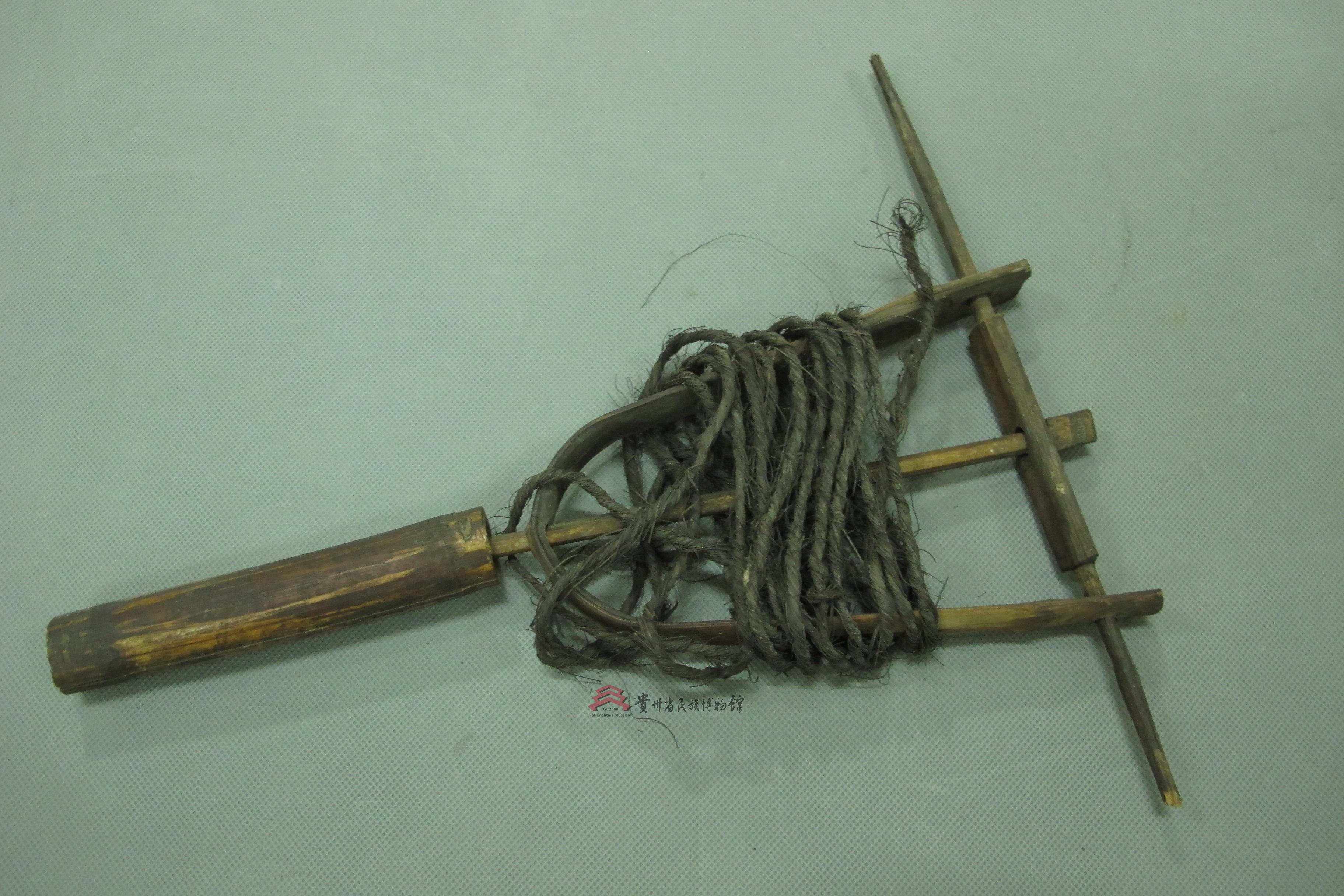 当代肇兴绞绳工具