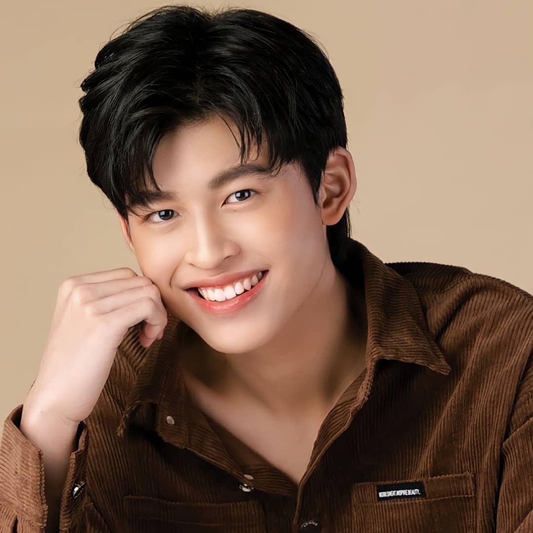 id="2kvbudlpsjg">纳拉维·勒特拉克桑(pond),2001年2月1日出生于泰国