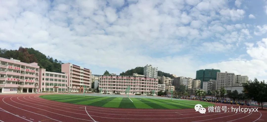  p>龙川县培英学校创办于1999年9月,是一所九年一贯制学校,占地面积3