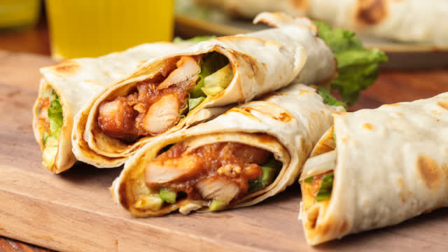  p>鸡柳卷饼,是一道家常主食,制作原料赤小豆,白砂糖,油菜叶末,水发