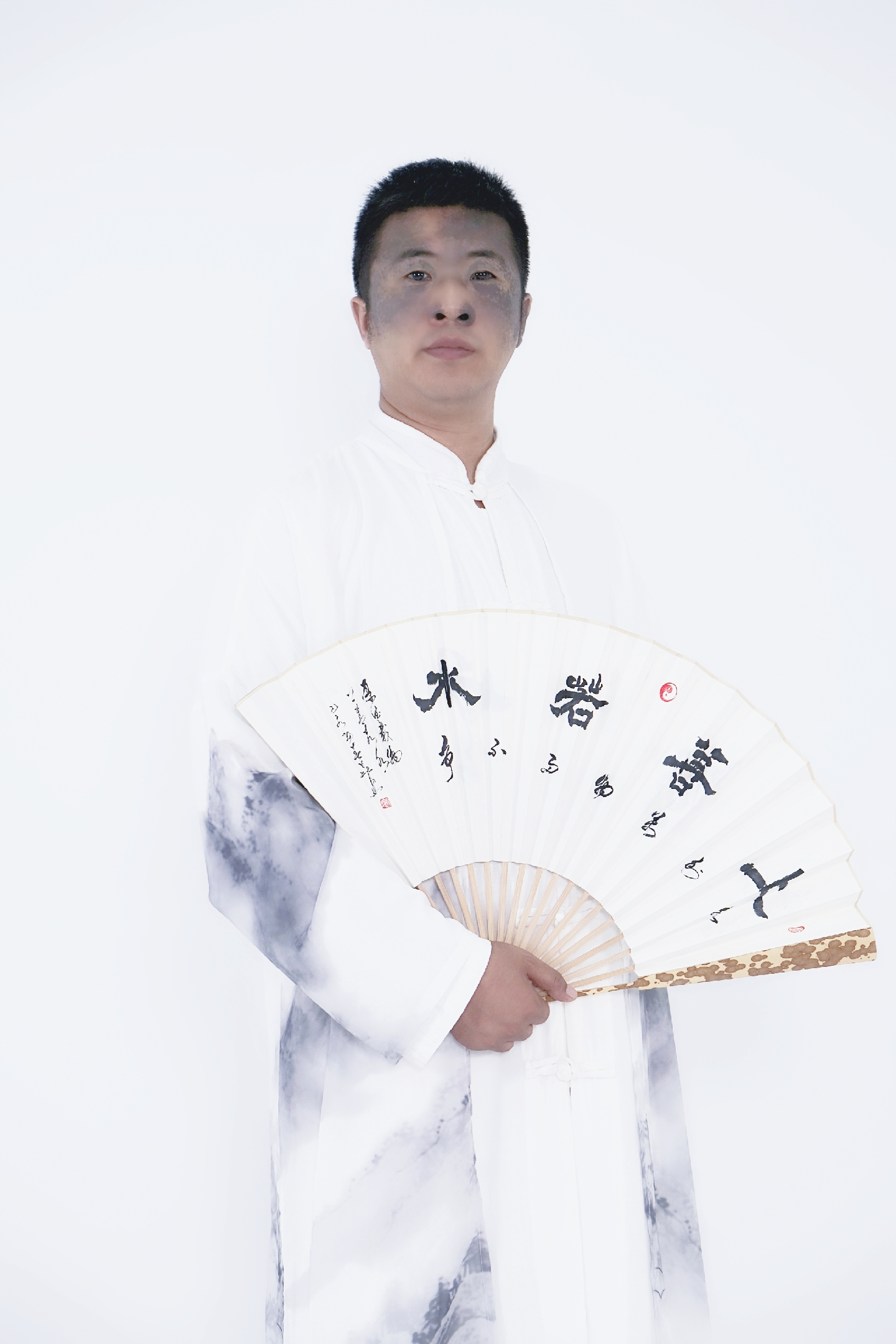 何志强