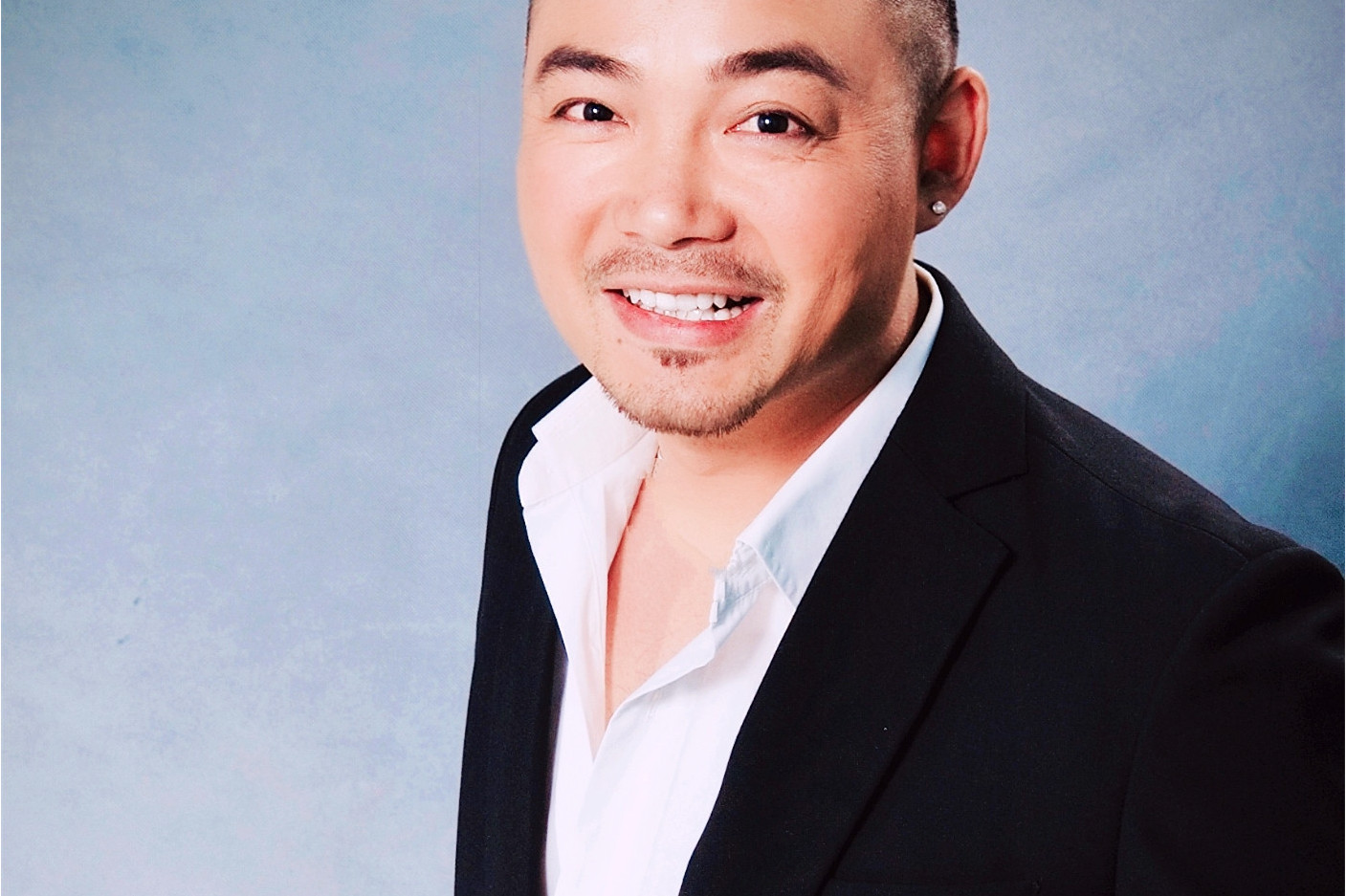  p>李泽坚,出生于江苏省连云港,中国大陆男歌手.