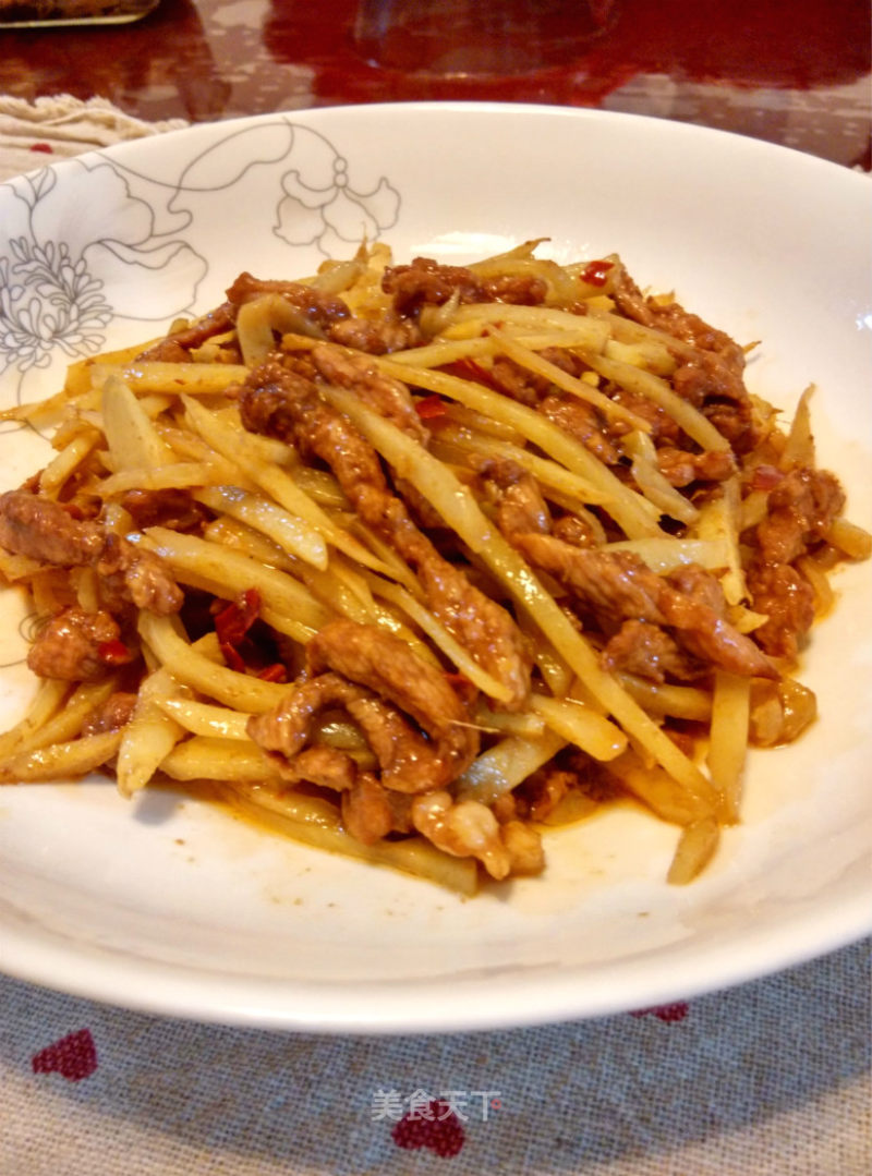 gn8qec6k47">炒姜肉是一道菜品,主料是鸡肉半只,辅料是大蒜 适量 生姜