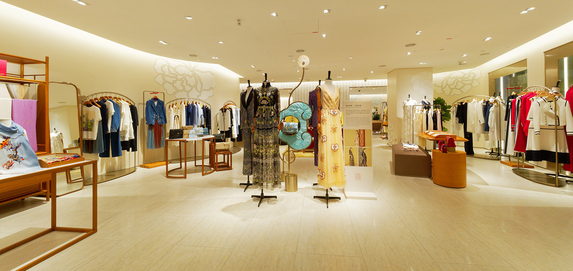 data-lemmaid="8097857">雅莹 /a>是雅莹集团1988年创立的时尚女装