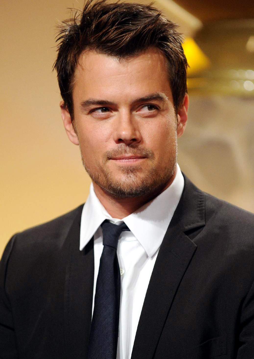  p data-id="gncnpto7fp">乔什·杜哈明 i>(josh duhamel) /i>,全名