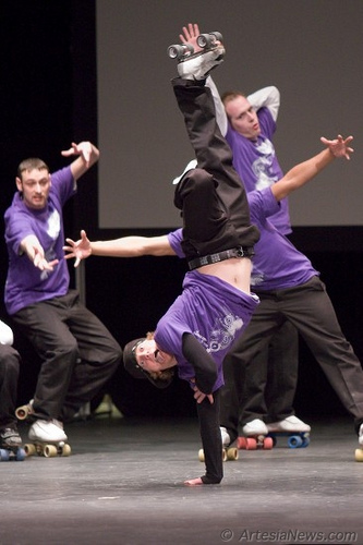 是轮滑大项轮舞(roller dance)的风格分支,来自于花样轮滑编创舞蹈