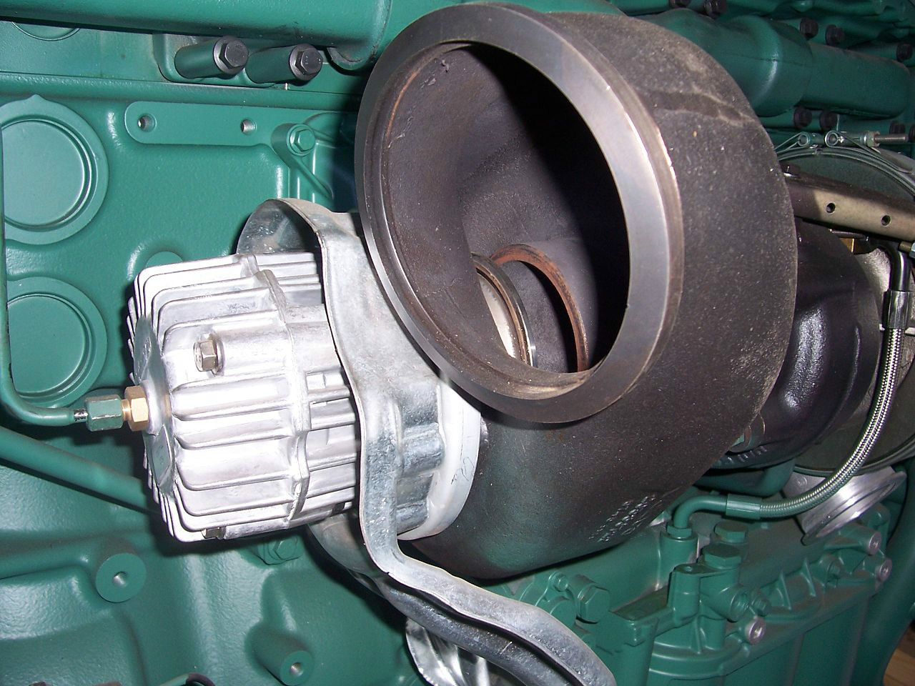  p>排气制动广泛地应用在大型柴油车上.