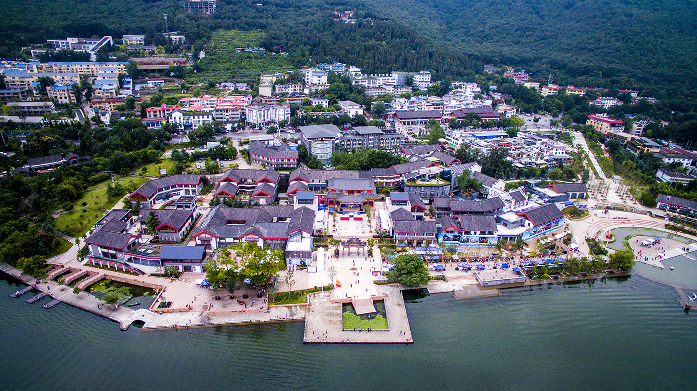 "三个旅游文化旅游风情小镇之一,2016年3月,月色小镇进行了重修打造