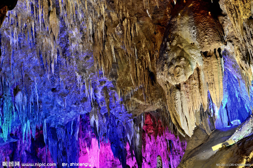 (stalactite),又称 a href="#" data-lemmaid="4562939">石钟乳 /a>