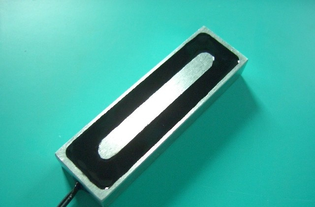  p>电磁吸盘是一种用电磁原理,通过使内部线圈通电产生磁力,经过导磁