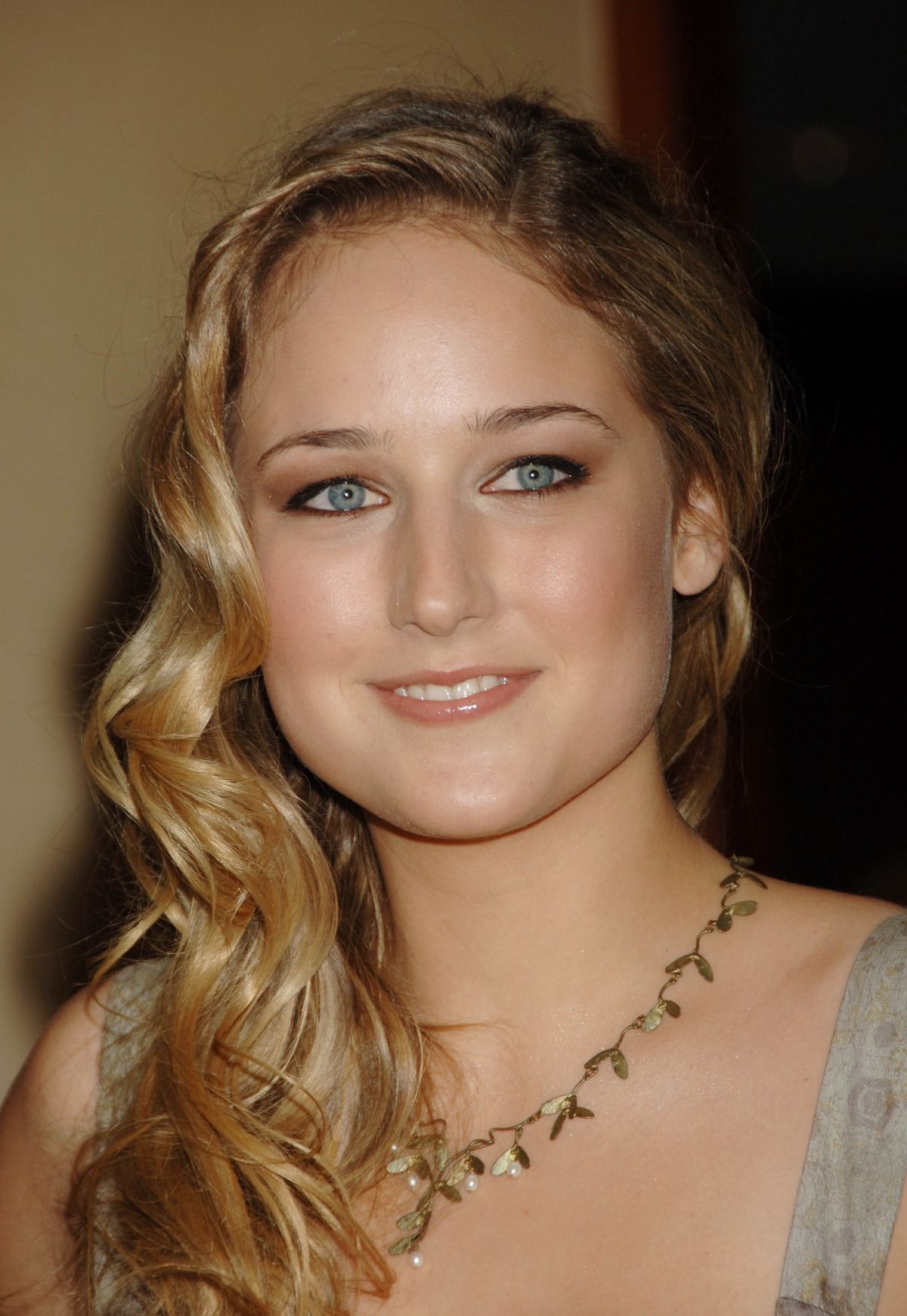  p>莉莉·索博斯基,1983年6月10日生于纽约,演员.