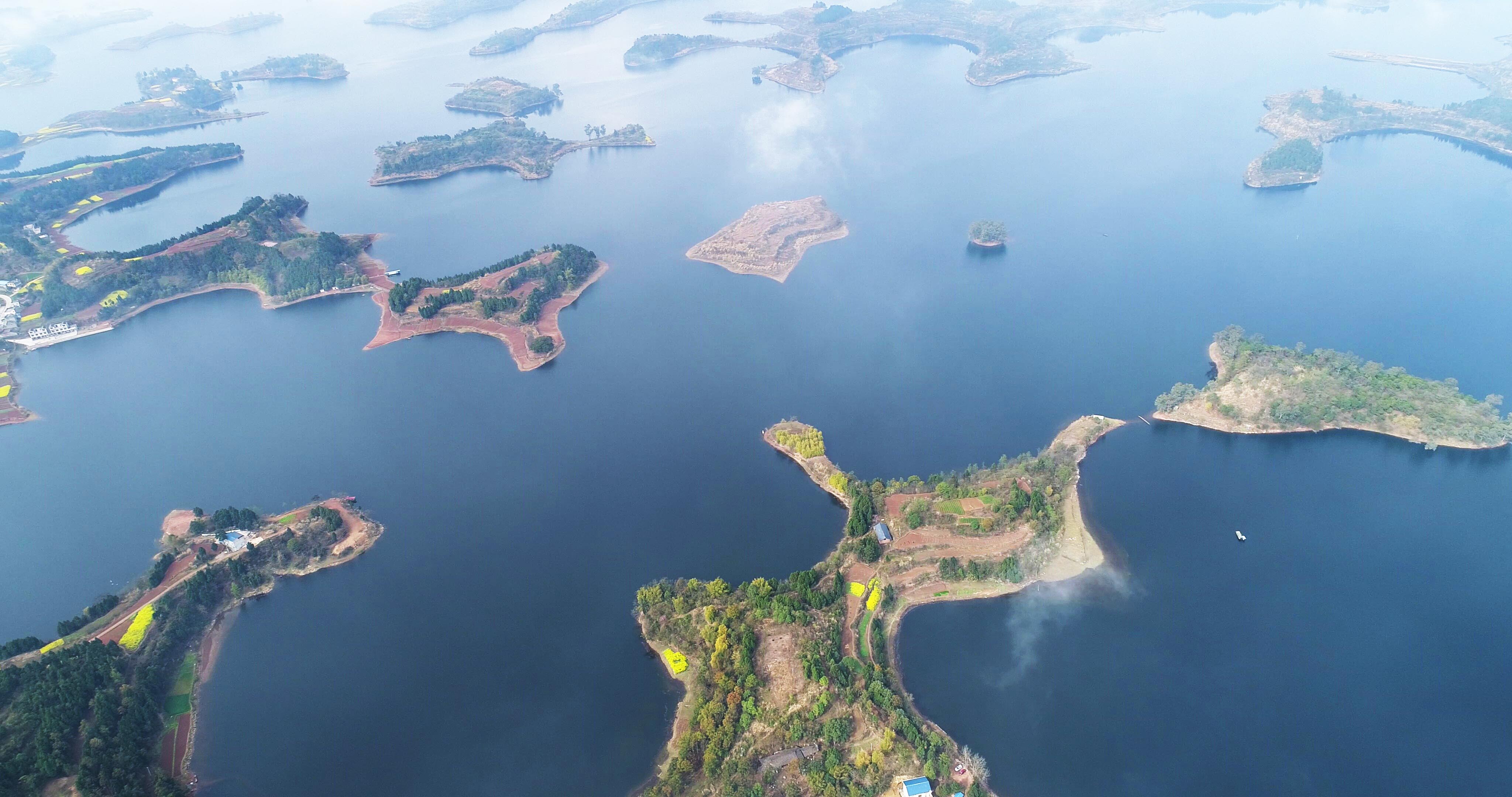  p data-id="gnhfhbo6if">鲁班湖是四川省最大的水库之一,1976年始建