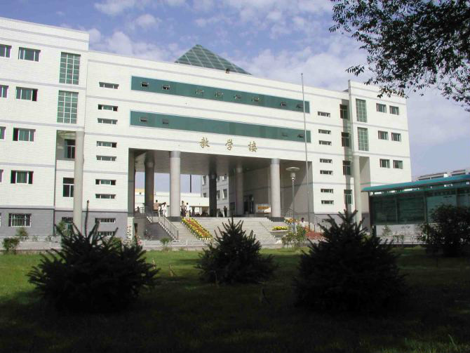  p>呼图壁县第一中学创建于1956年9月,1979年经自治区教育厅批准确定