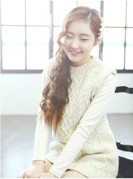  p>李雅琳(         ,lee areum),1994年4月19日出生于韩国首尔,韩国