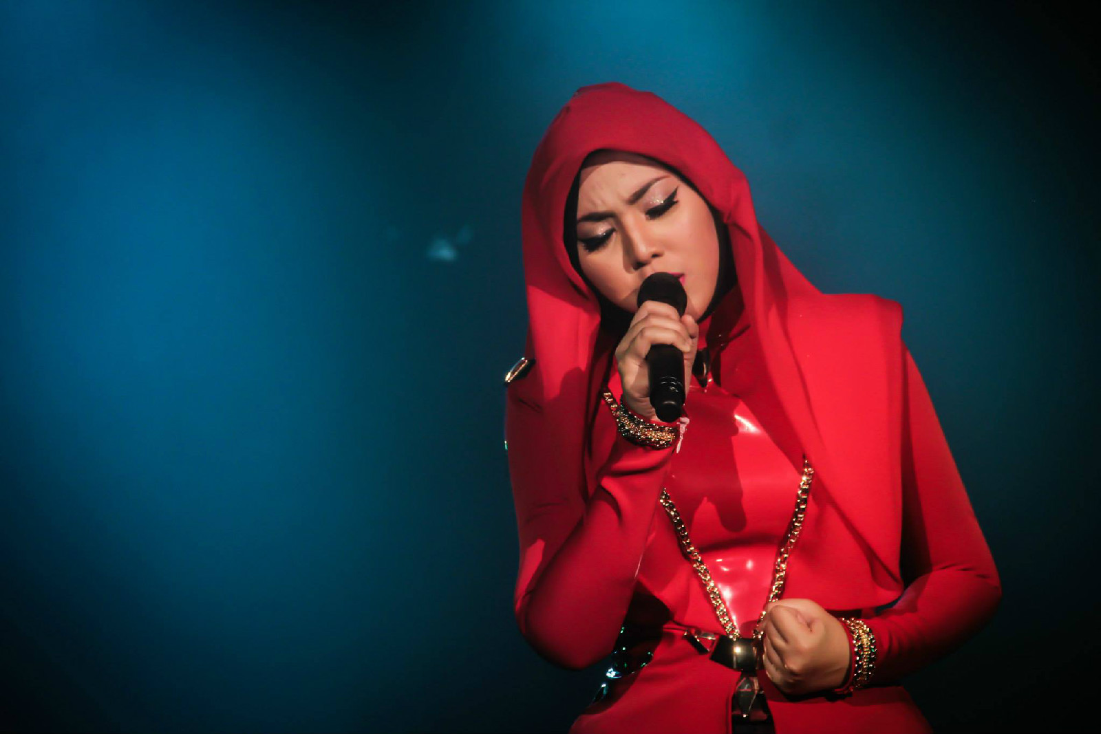  p>茜拉(英文名shila amzah,马来名nur shahila binti amir amzah )