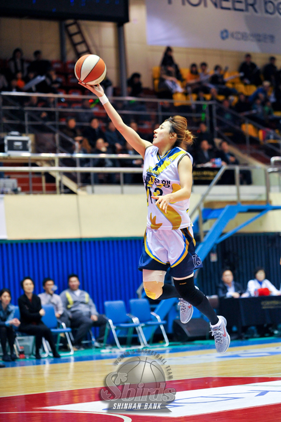 金丹菲(韩语:         ,英语:kim danbi),1990年2月27日出生于韩国