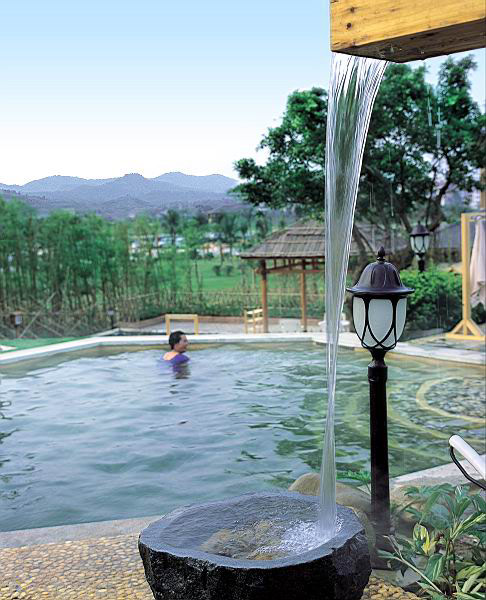  p data-id="gnzlgoehzq">官塘温泉位于海南省琼海市白石岭山脚下,距