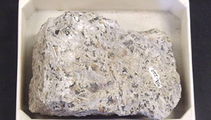  p>霞石是一种含有铝和钠的 a href="#" data-lemmaid="1529277">硅酸