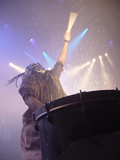 正式成立于1993年,他们的风格包括了嘻哈,硬核朋克,哥特摇滚,工业