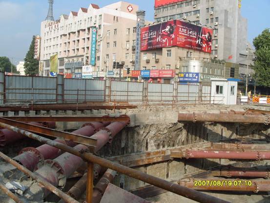  p>smw工法亦称新型 a href="#">水泥土搅拌桩 /a>墙,即在水泥土桩内