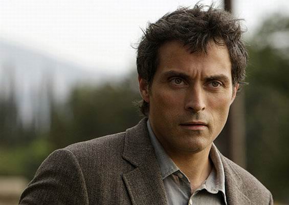  p>卢夫斯·塞维尔 i>(rufus sewell) /i>,1967年10月29日出生于英国