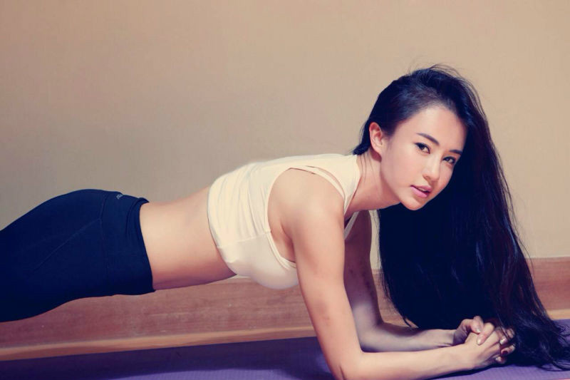  p>母其弥雅 i>(miya) /i>,1987年5月24日出生于云南省楚雄彝族自治州