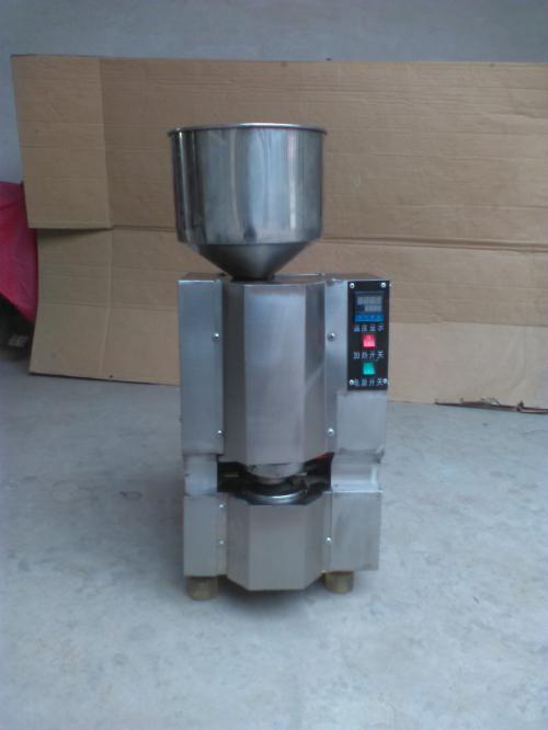 通常直接作出直径为一百二十毫米到一百五十毫米左右的米饼的机器