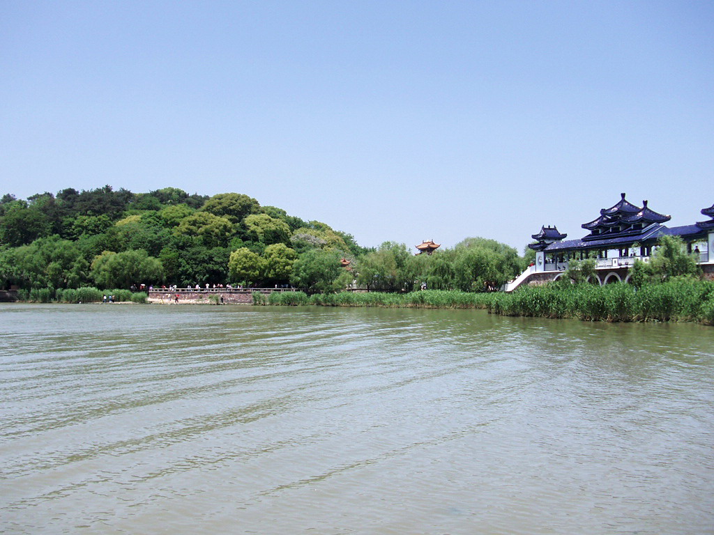  p>淡水湖(freshwater lake),是指以淡水形式积存在 a href="#" data