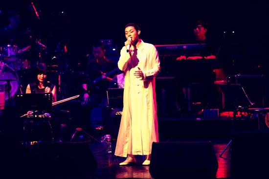 霍尊,1990年9月18日出生于 a target="_blank" href="/item/上海