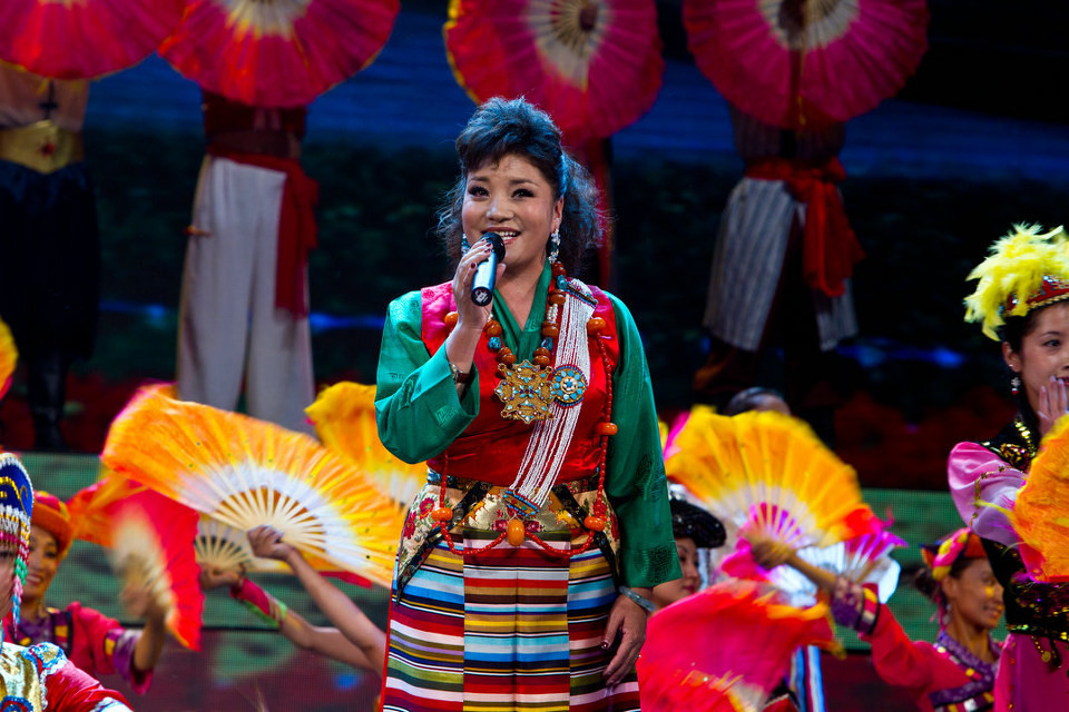  p>洗衣歌是歌手 a target="_blank" href="/item/巴桑/11006446"