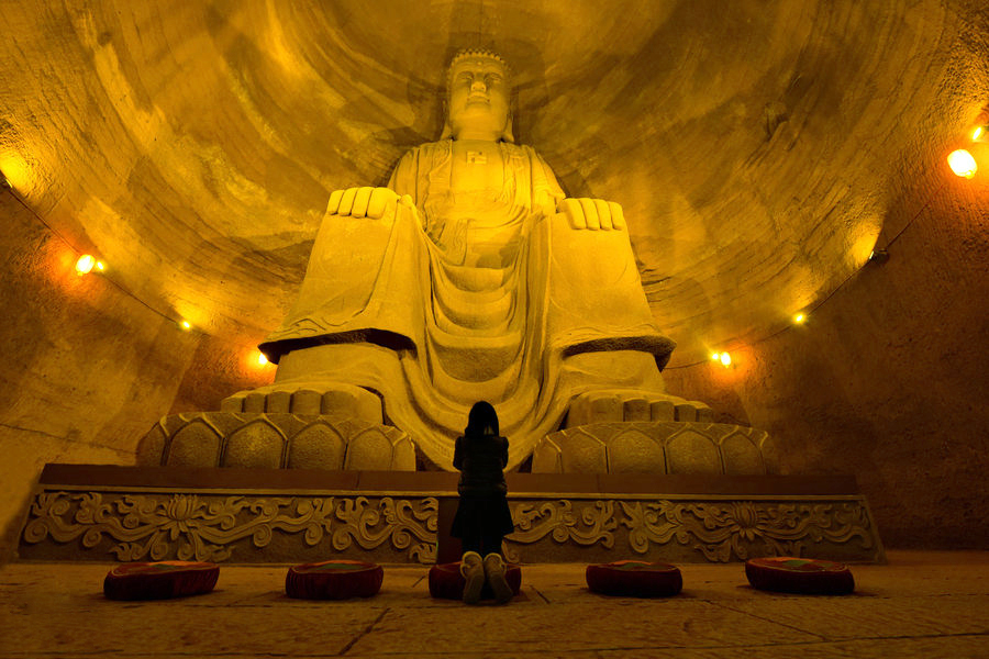 东佛佛都的万佛洞填补了 a target="_blank" href="/item/乐山大佛